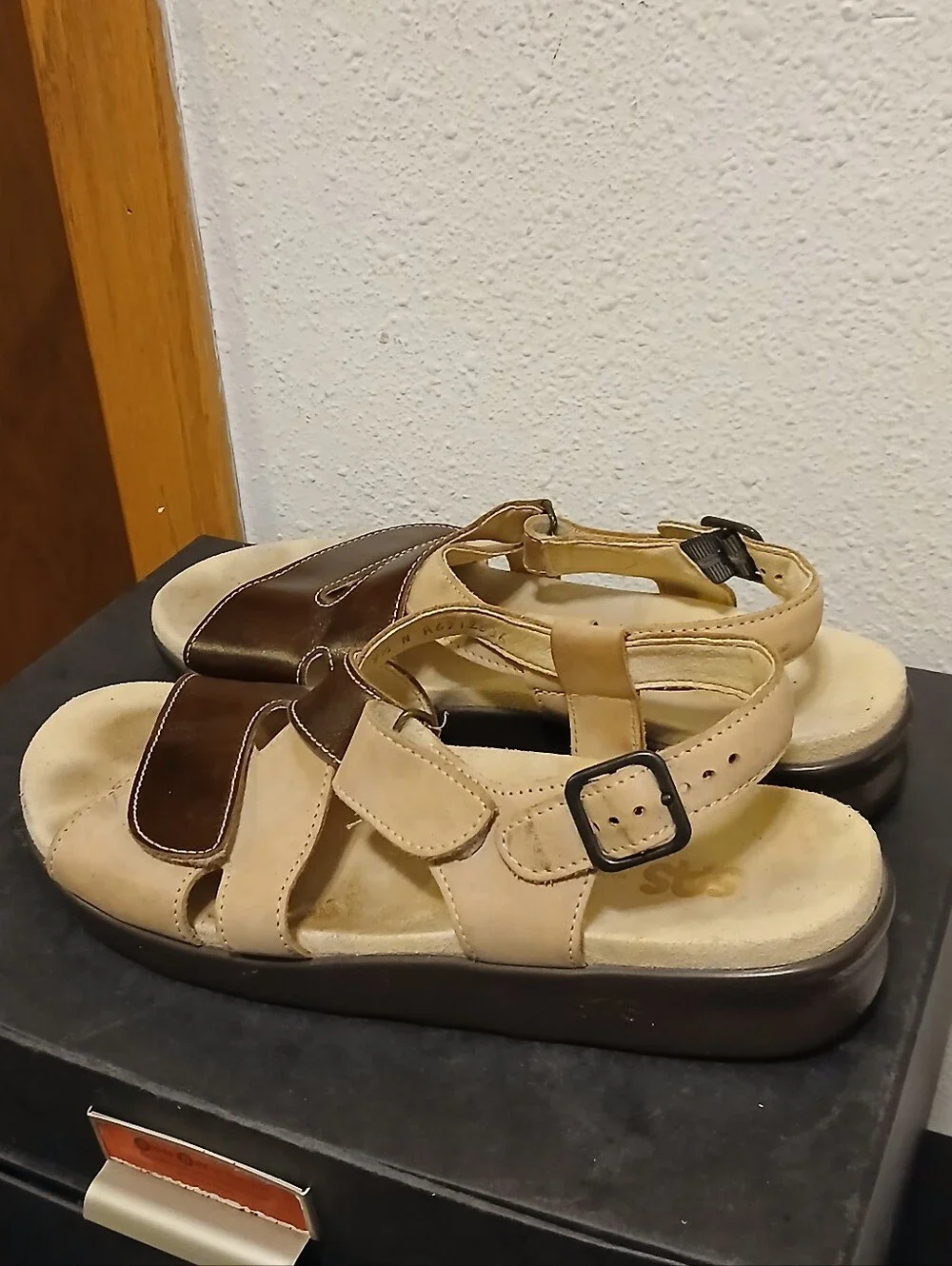 SAS San Antonio Shoemakers Two-Tone Brown Leather Comfort Sandals Size 9.5 N